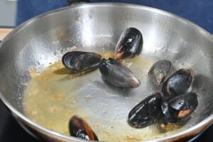 芝士蒜蓉海鮮意粉