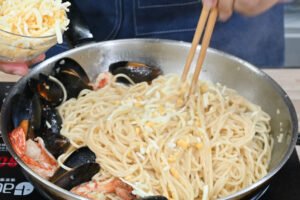 芝士蒜蓉海鮮意粉